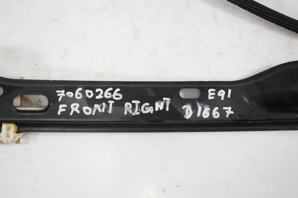 Front door window regulator with motor (8)