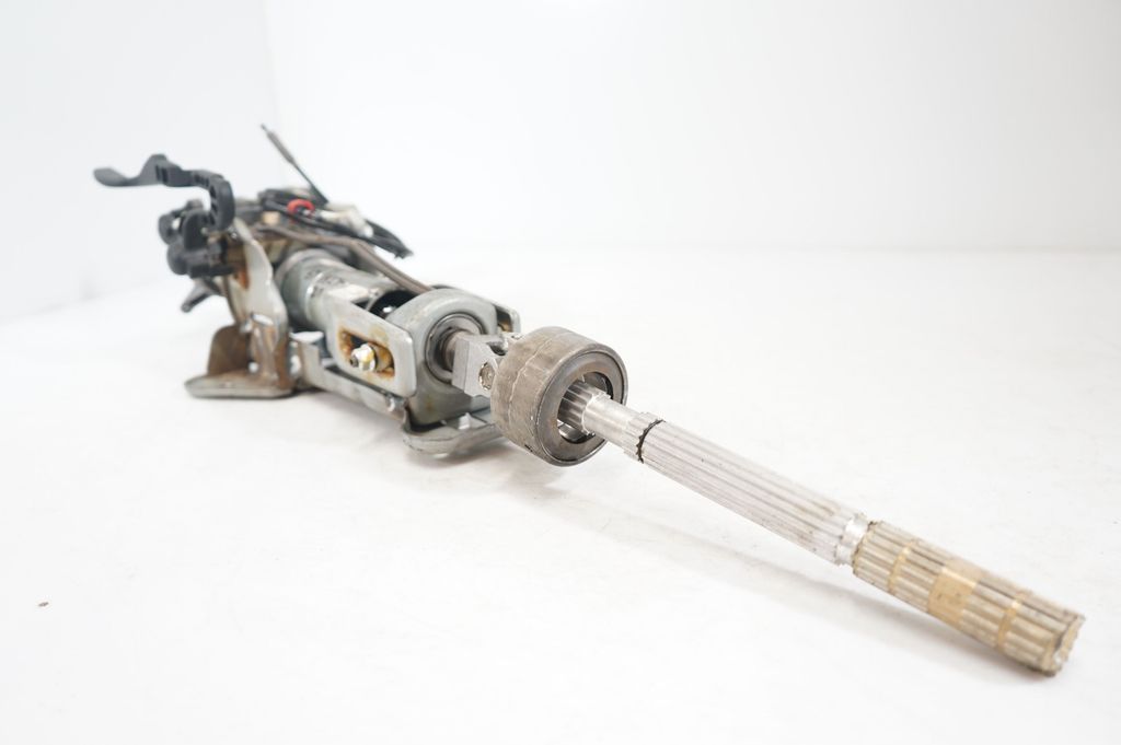 Steering wheel axle (7)