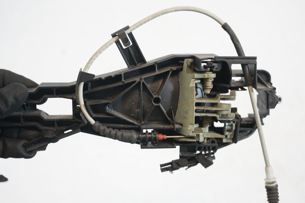 Front door exterior handle/bracket (6)