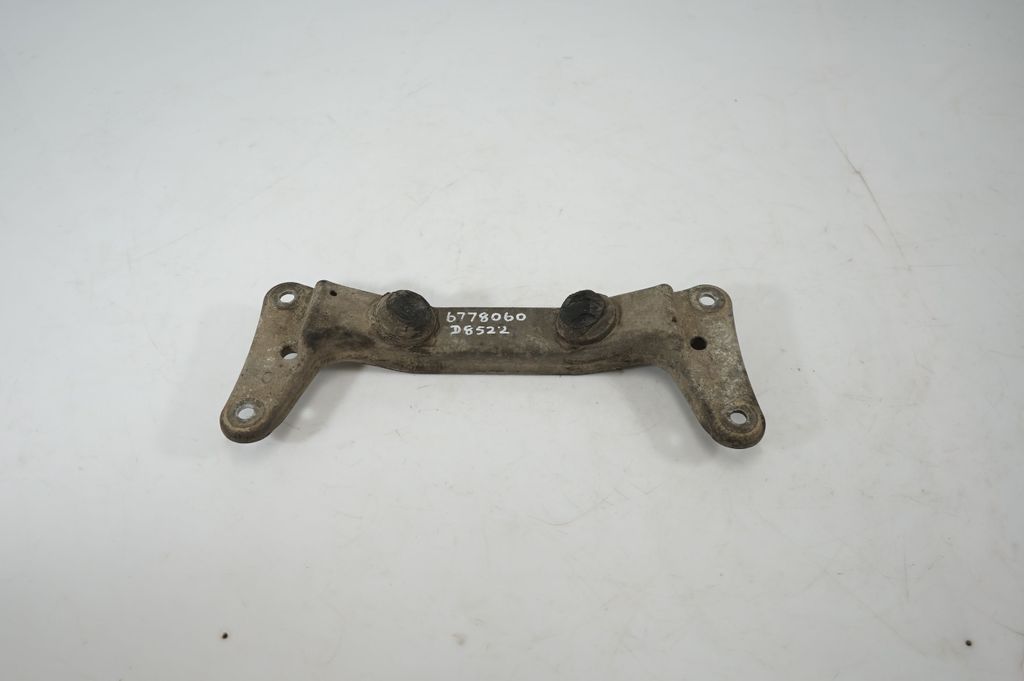 Gearbox mounting bracket