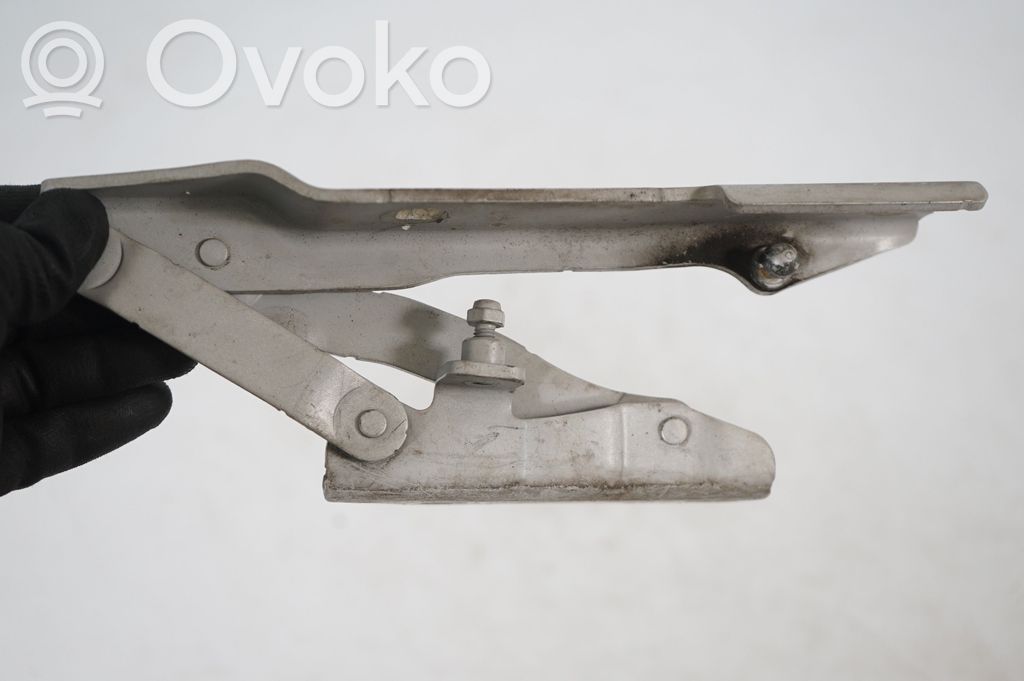 Engine bonnet/hood hinges (6)