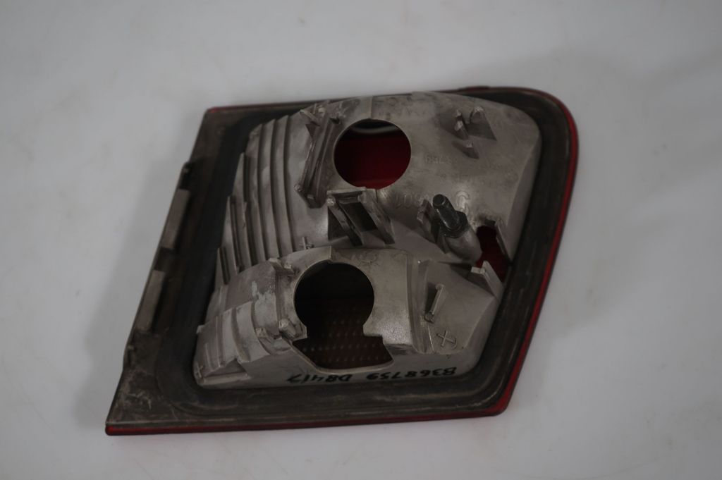 Tailgate rear/tail lights (7)