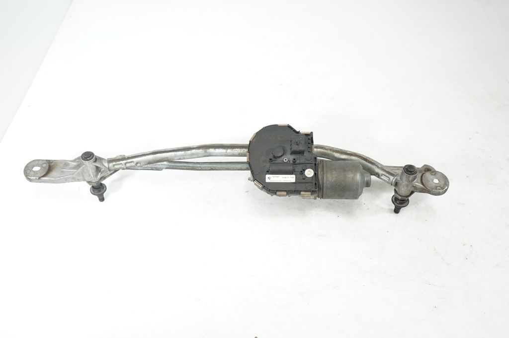 Front wiper linkage and motor (5)