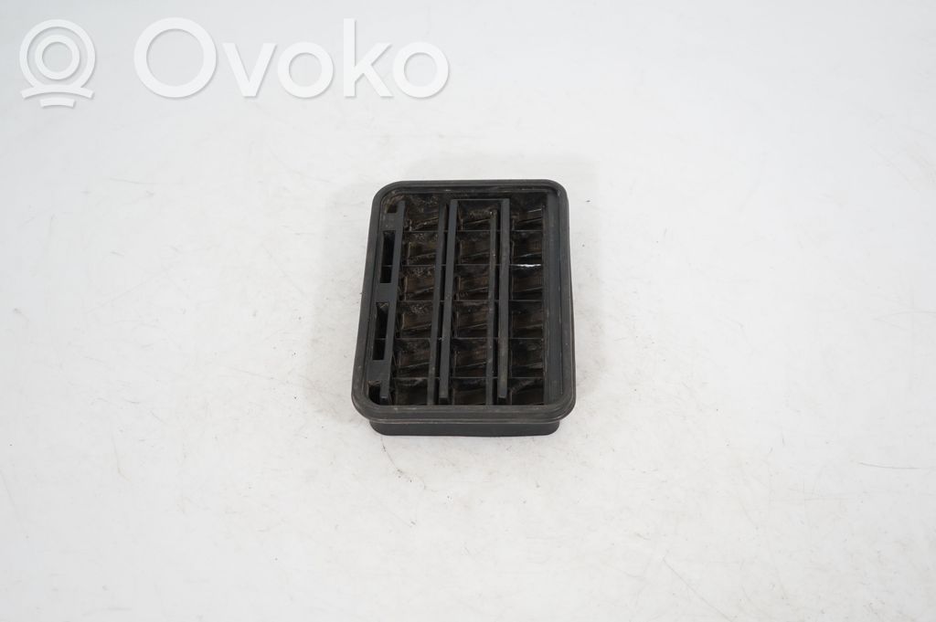 Quarter panel pressure vent (4)