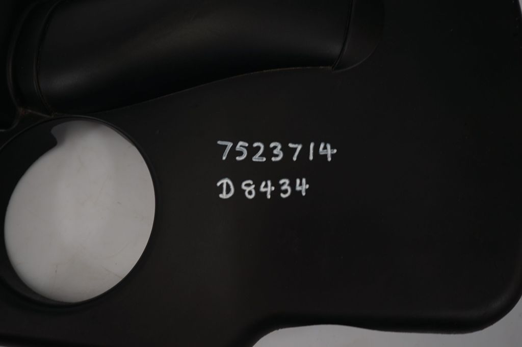 Engine cover (trim) (8)