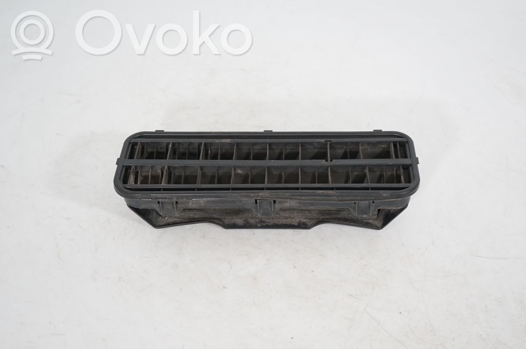 Quarter panel pressure vent