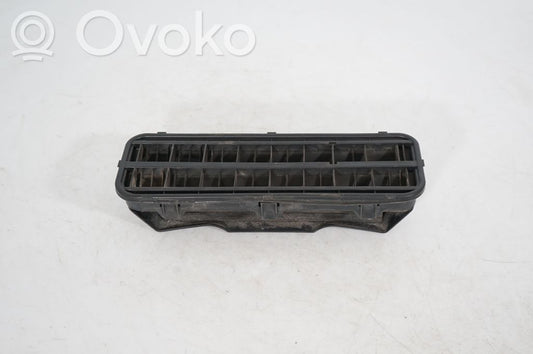 Quarter panel pressure vent