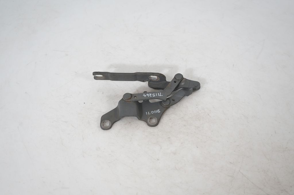 Engine bonnet/hood hinges (3)