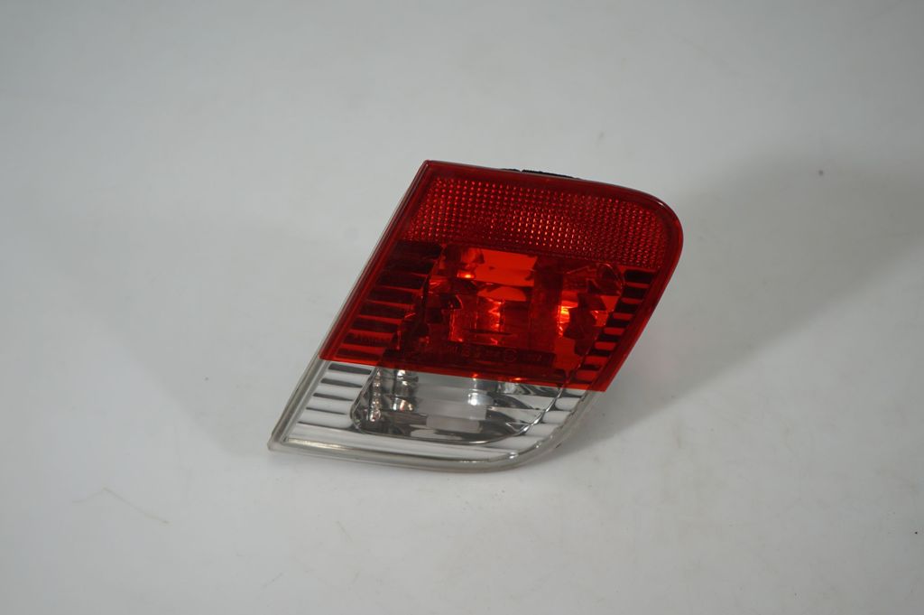 Tailgate rear/tail lights (3)