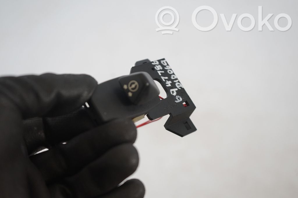 Steering wheel adjustment switch (7)