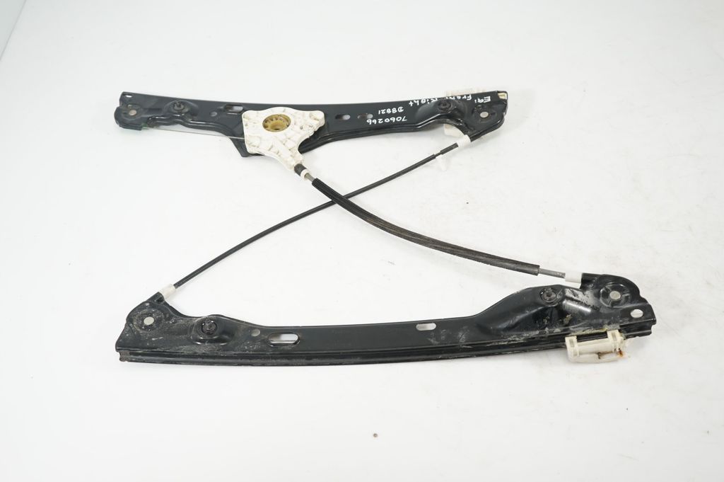 Front door window regulator with motor (3)