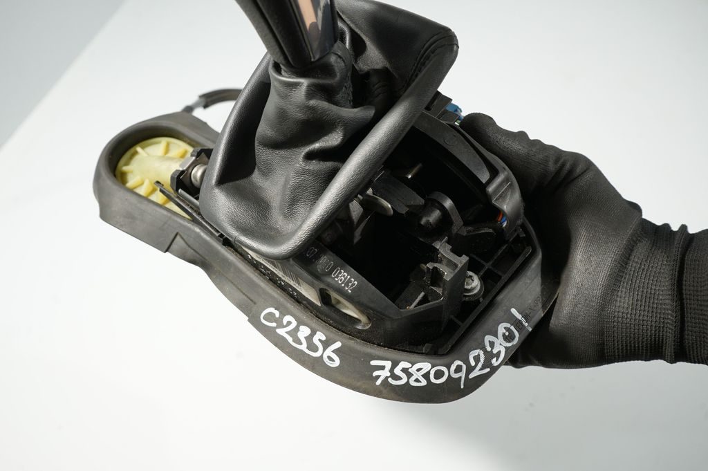 Gear shifter/selector (7)