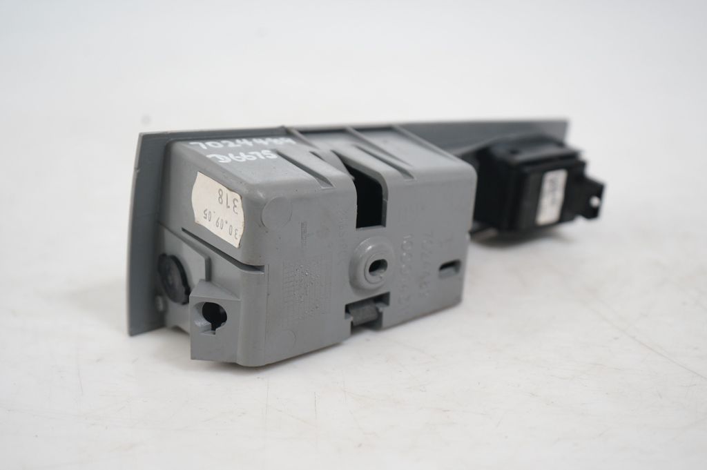 Electric window control switch (7)