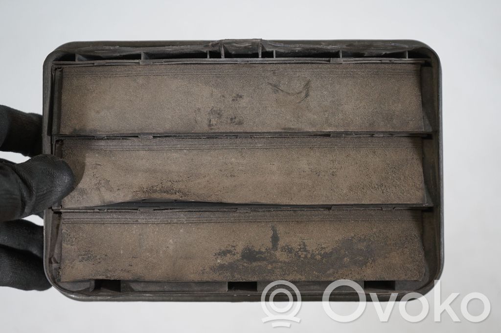 Quarter panel pressure vent (6)