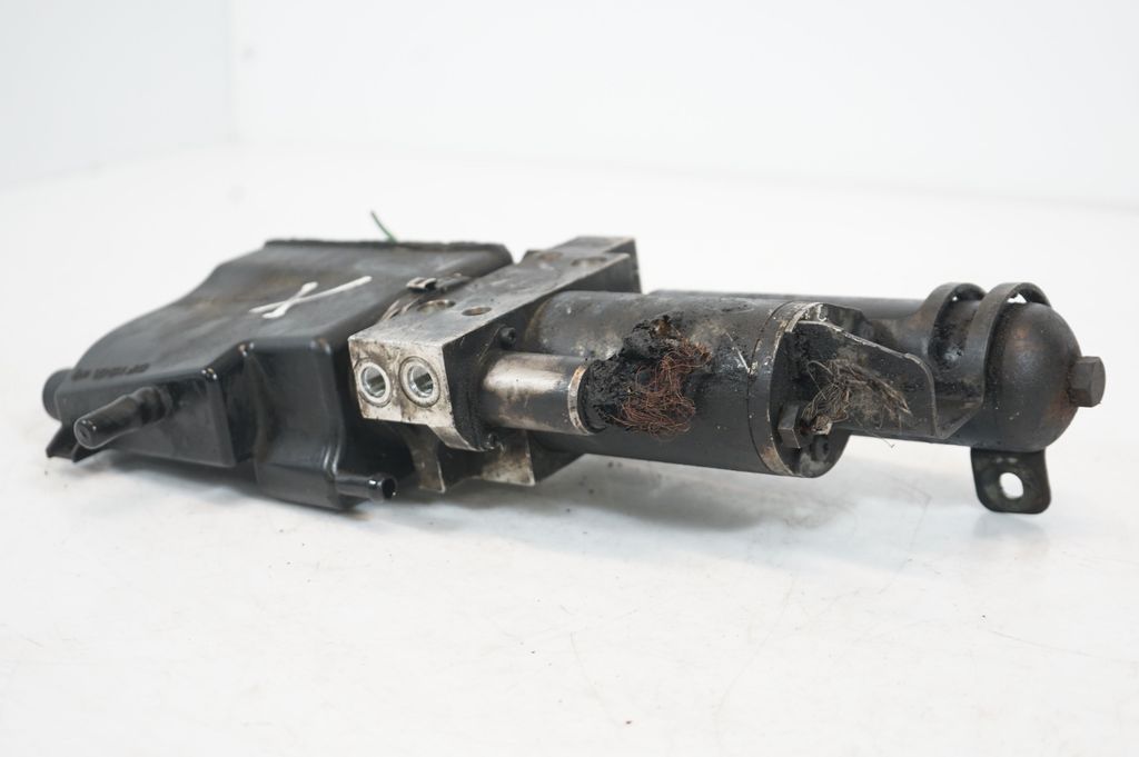 Oil filter mounting bracket (6)