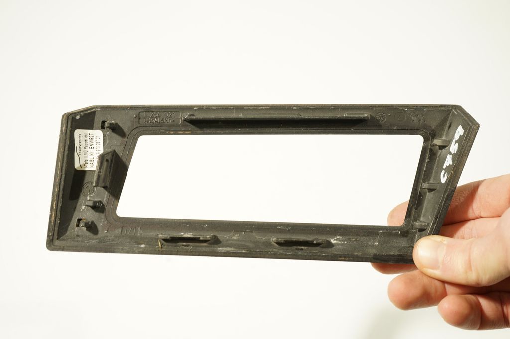 Dashboard glove box trim (7)