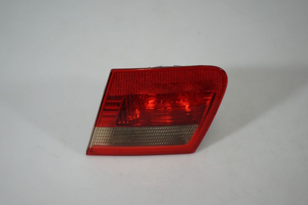 Tailgate rear/tail lights (3)