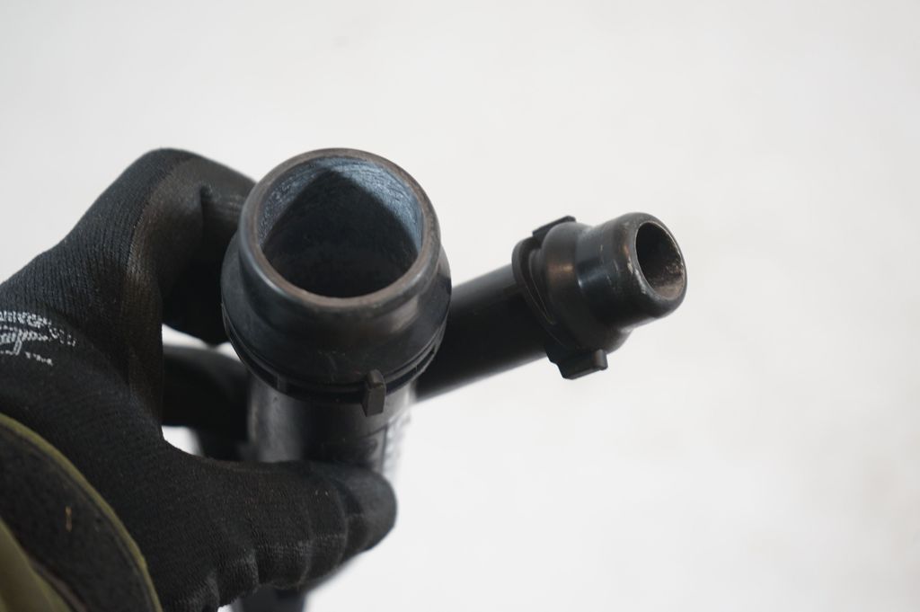 Engine coolant pipe/hose (7)