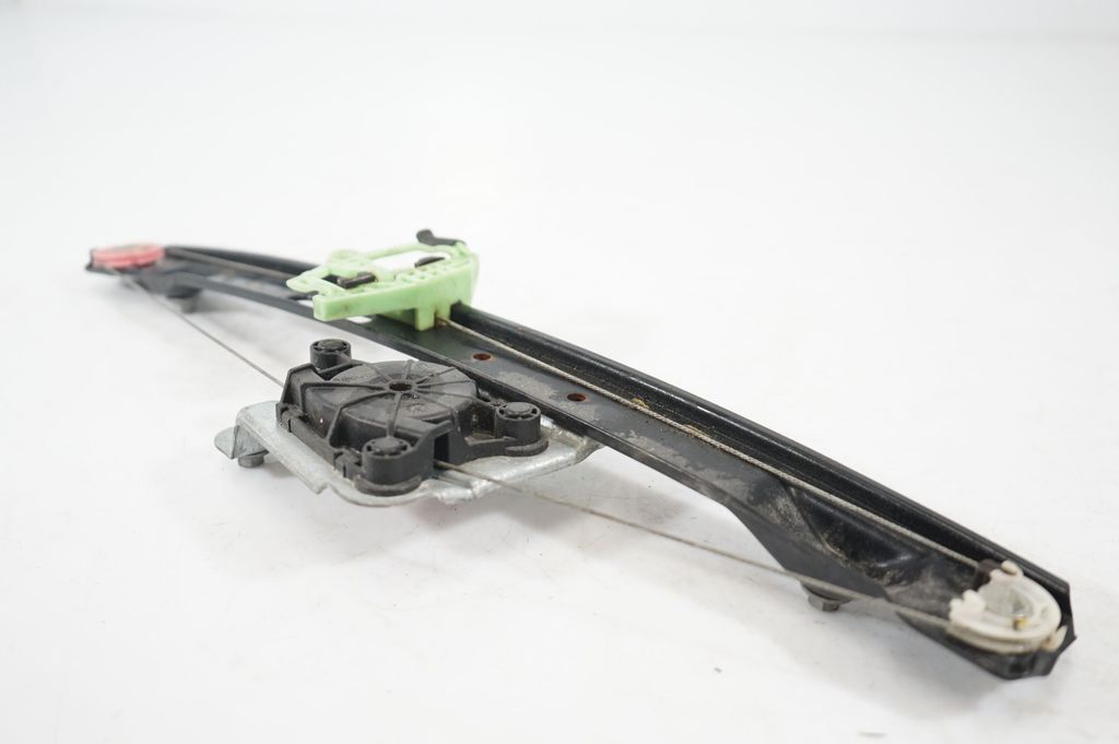 Rear door window regulator with motor (6)