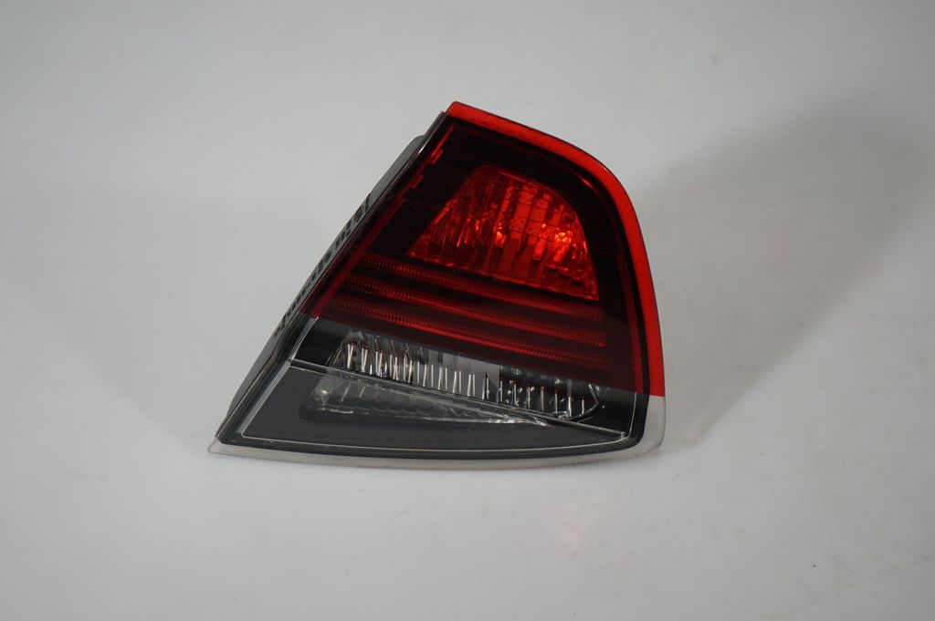 Tailgate rear/tail lights (2)