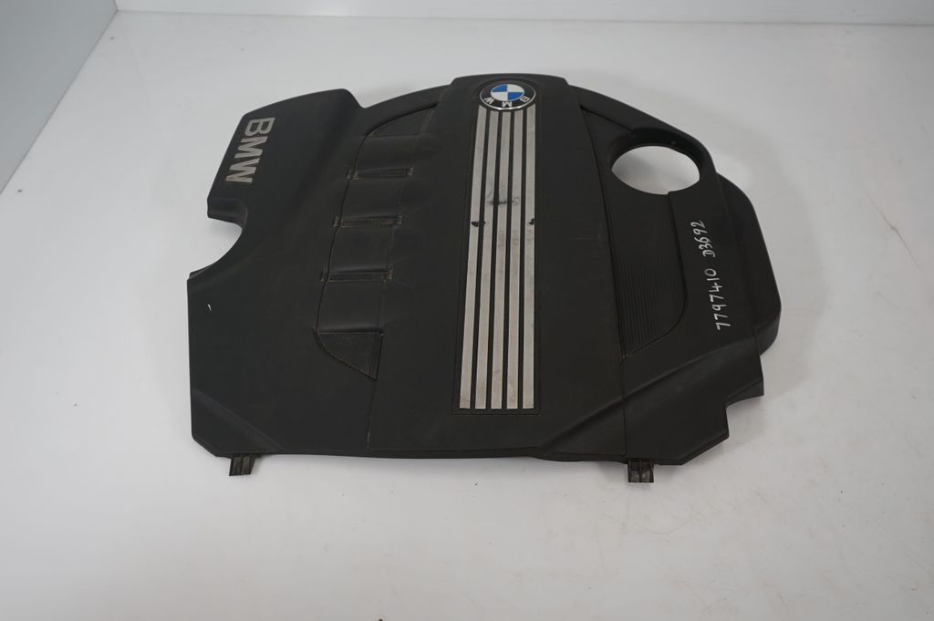 Engine cover (trim) (10)