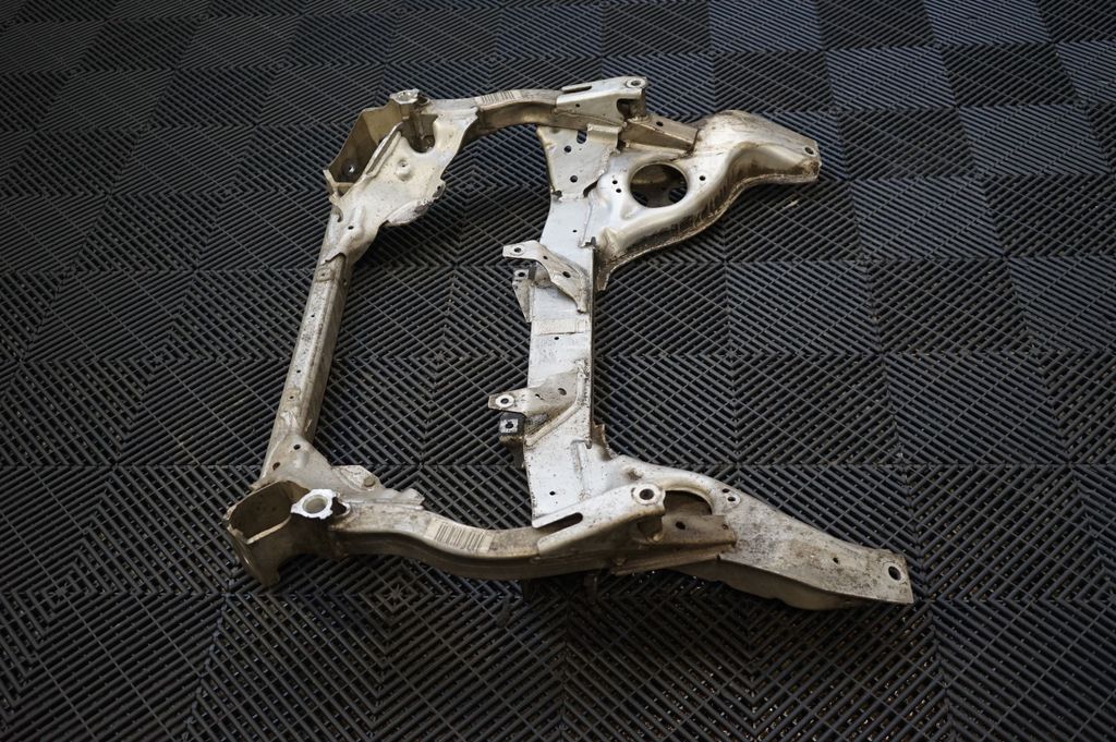 Front subframe (4)