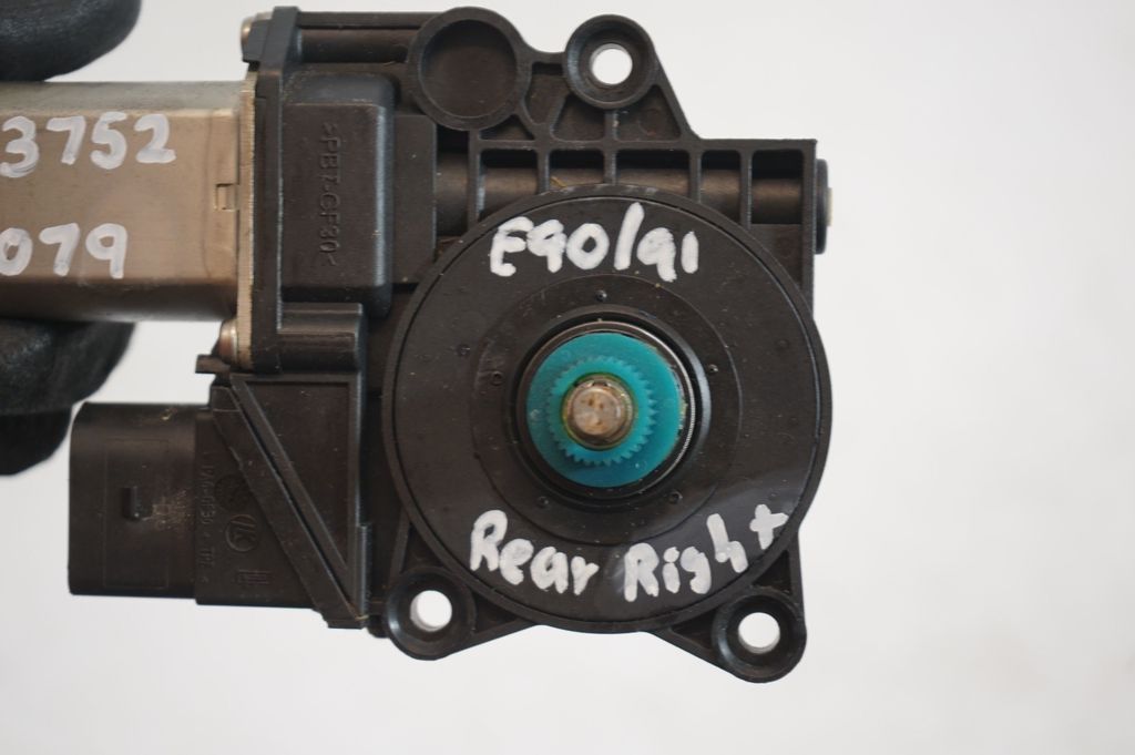 Rear door window regulator with motor (7)