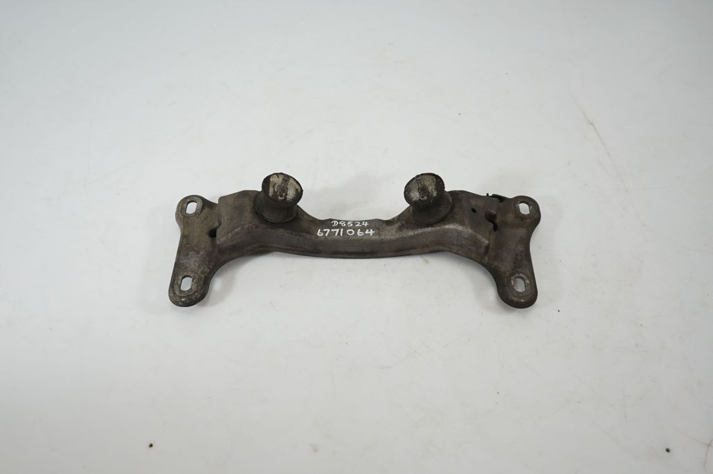 Gearbox mounting bracket