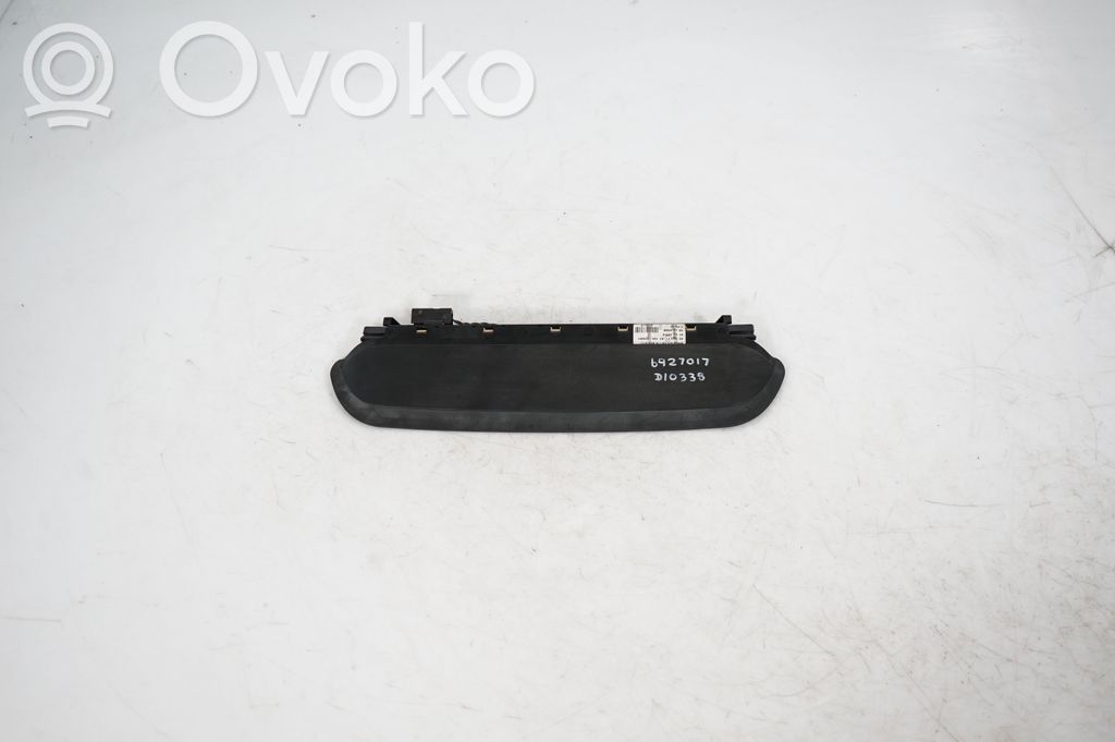 Third/center stoplight