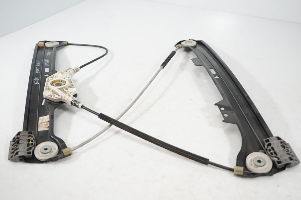 Front door window regulator with motor (8)