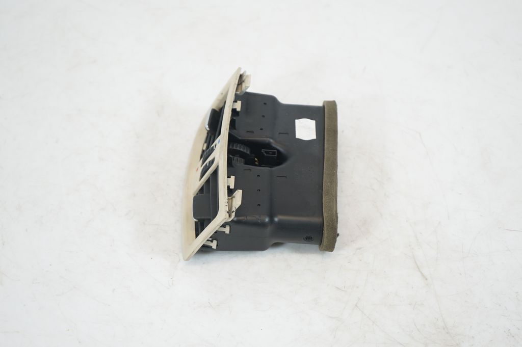 Rear air vent grill (2)