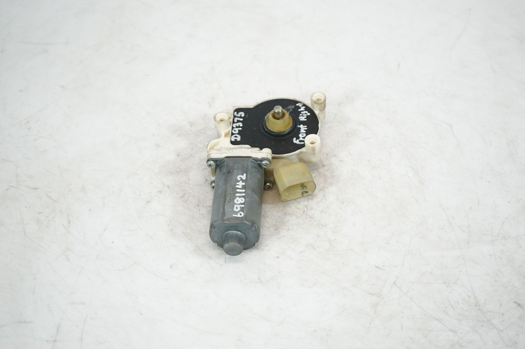 Front door window regulator with motor (4)