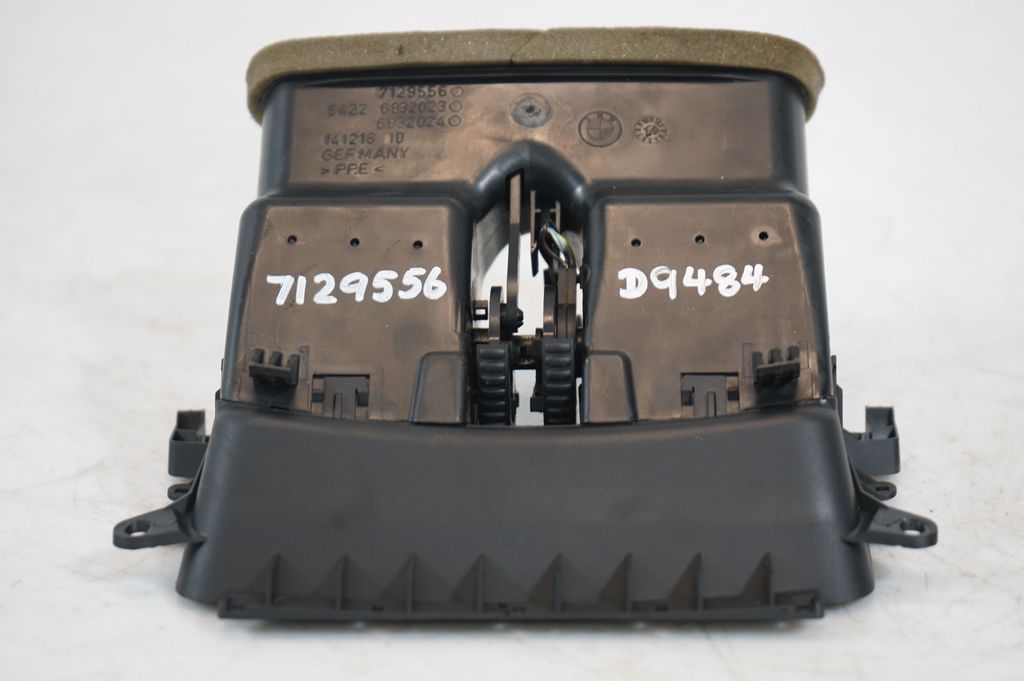 Rear air vent grill (8)