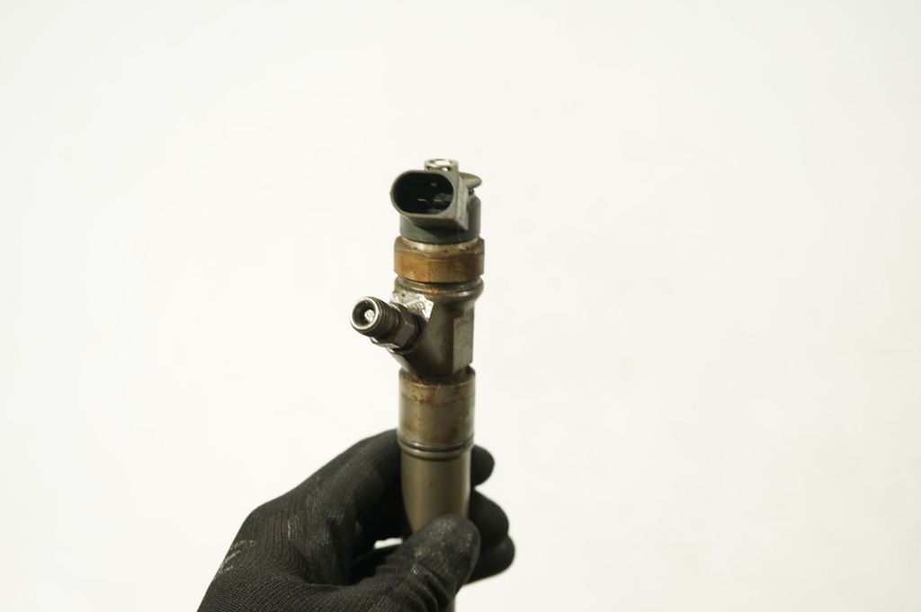 Fuel injector (6)