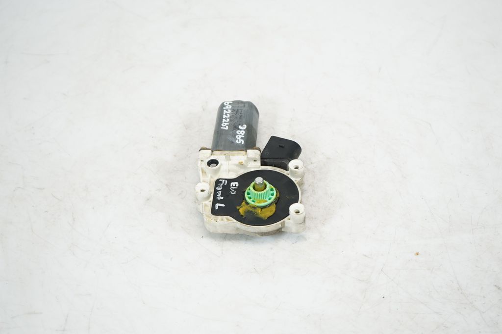 Front door window regulator motor (2)