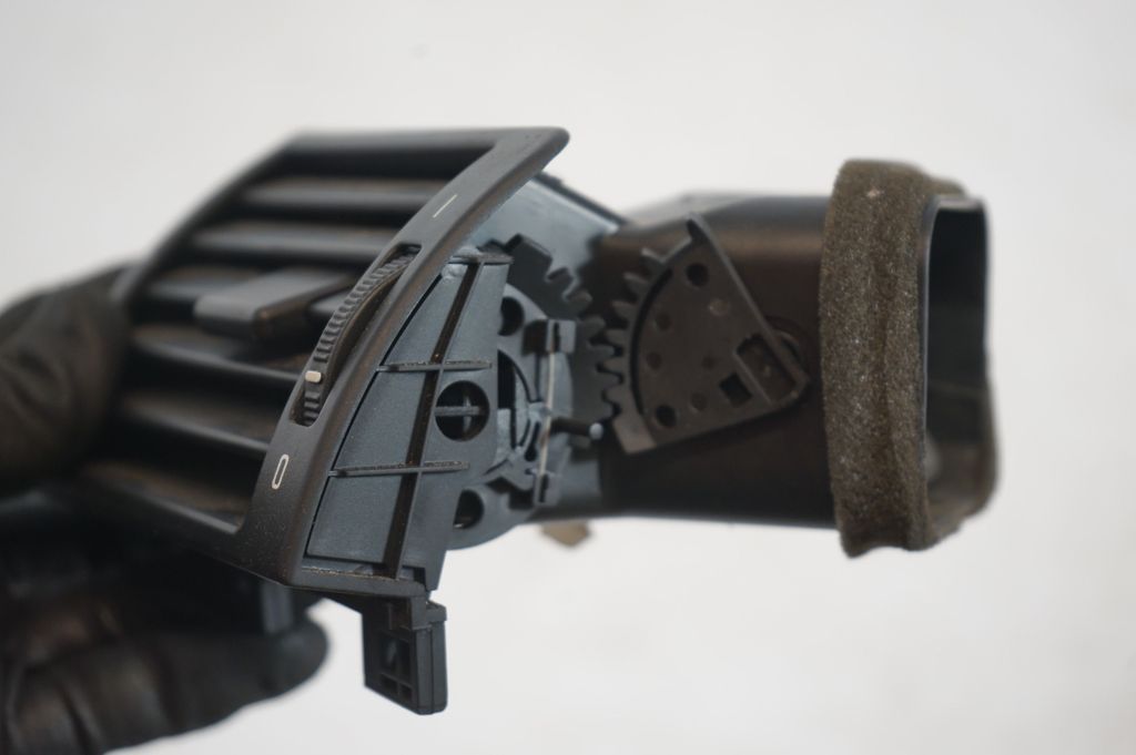 Dashboard side air vent grill/cover trim (6)