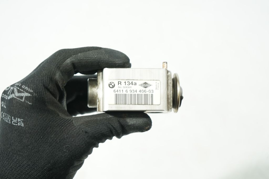 Air conditioning (A/C) expansion valve (11)