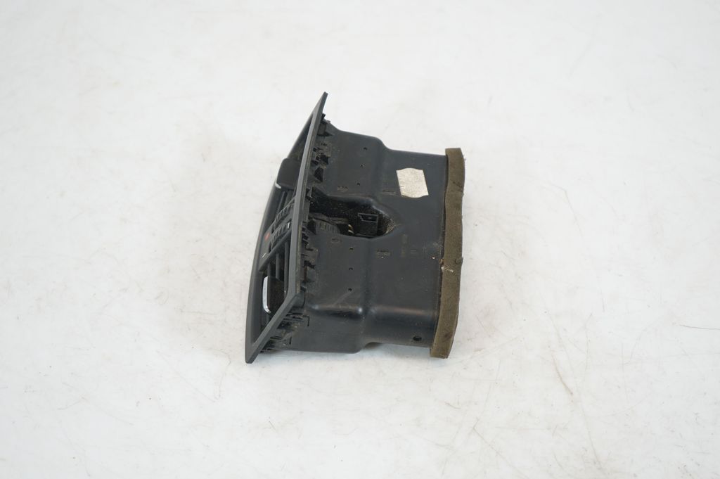 Rear air vent grill (2)