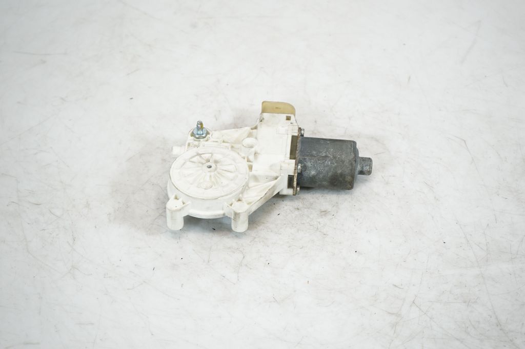 Front door window regulator with motor (5)