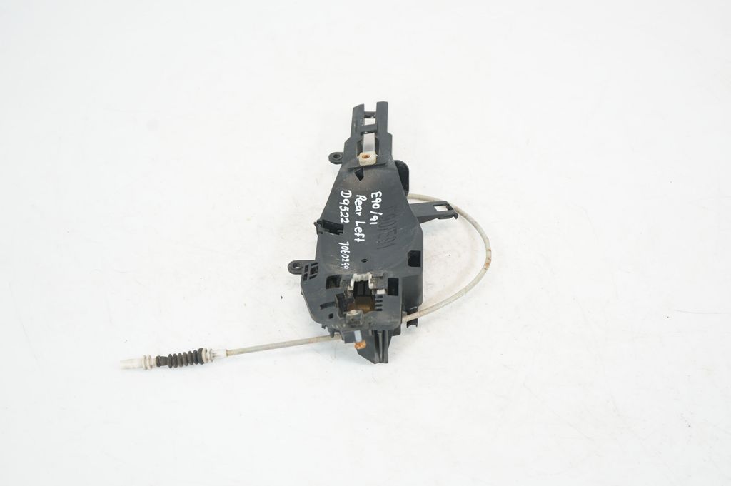 Rear door exterior handle/bracket (2)