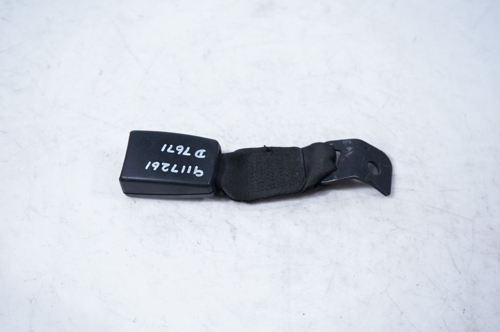 Rear seatbelt buckle (3)