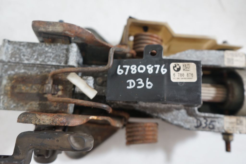 Steering wheel axle (8)