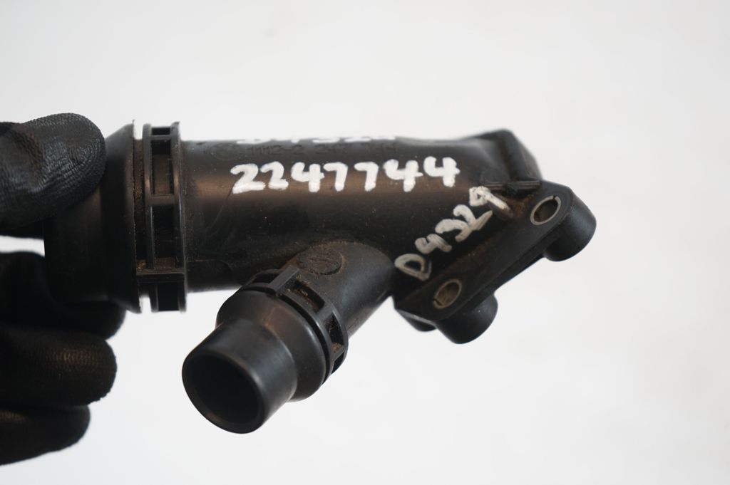 Engine coolant pipe/hose (9)