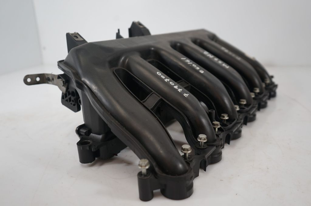 Intake manifold (8)