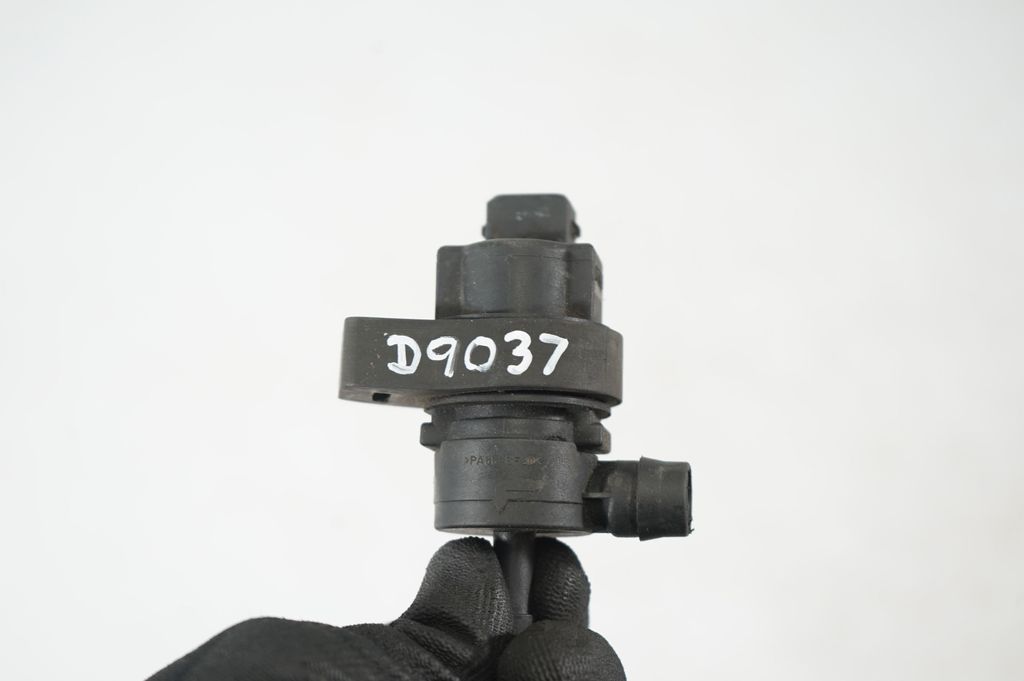 Vacuum valve (7)