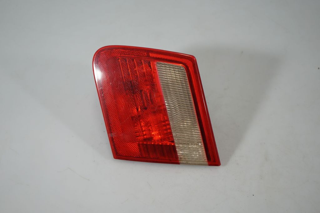 Tailgate rear/tail lights (4)