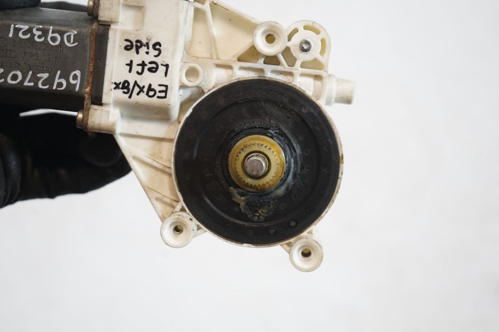 Front door window regulator with motor (6)