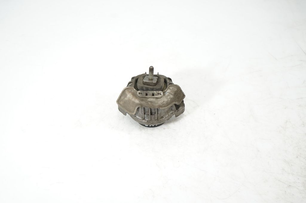 Engine mount bracket