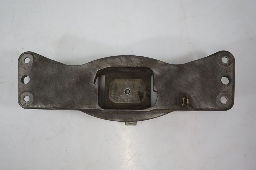 Gearbox mounting bracket (6)