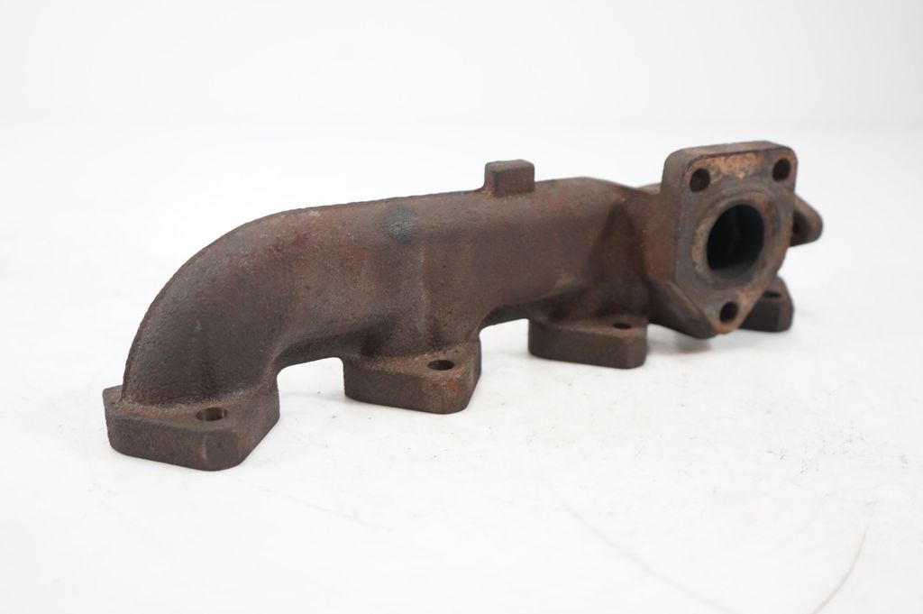 Exhaust manifold (7)